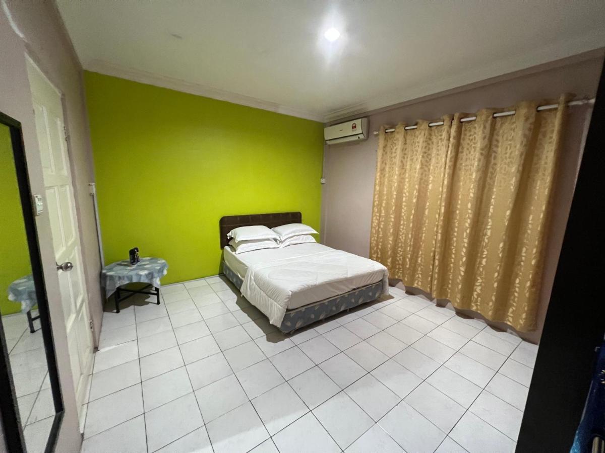Hanif Homestay Kuching Exterior foto