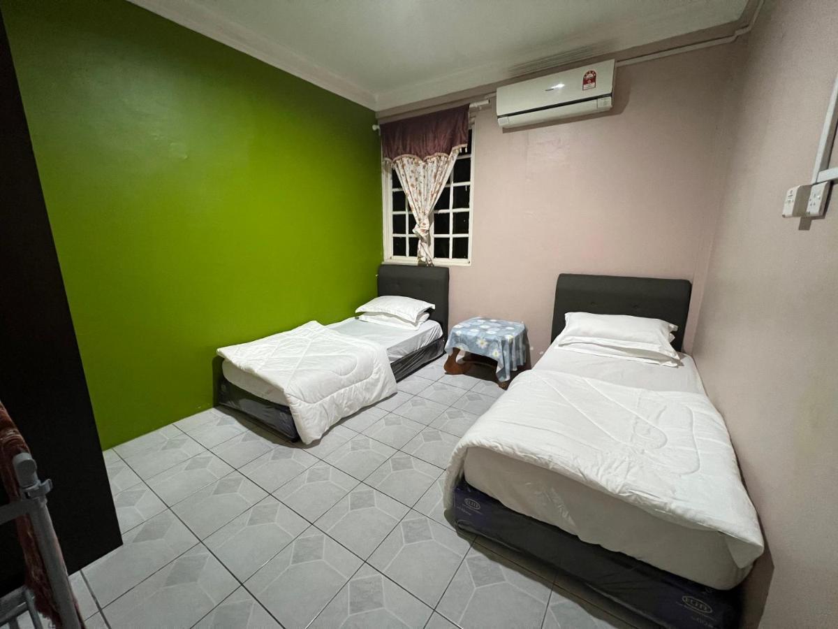 Hanif Homestay Kuching Exterior foto