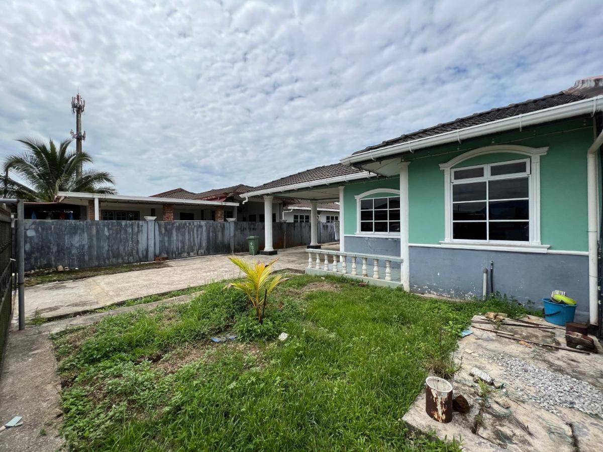 Hanif Homestay Kuching Exterior foto