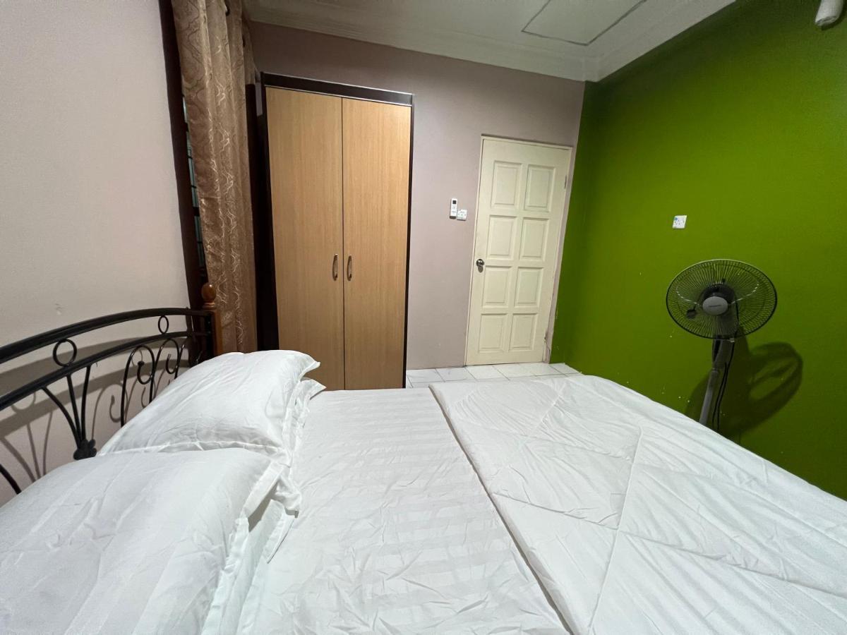 Hanif Homestay Kuching Exterior foto